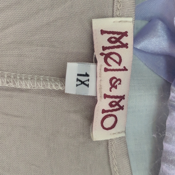 Rayon blouse with banded bottom - Picture 4 of 4